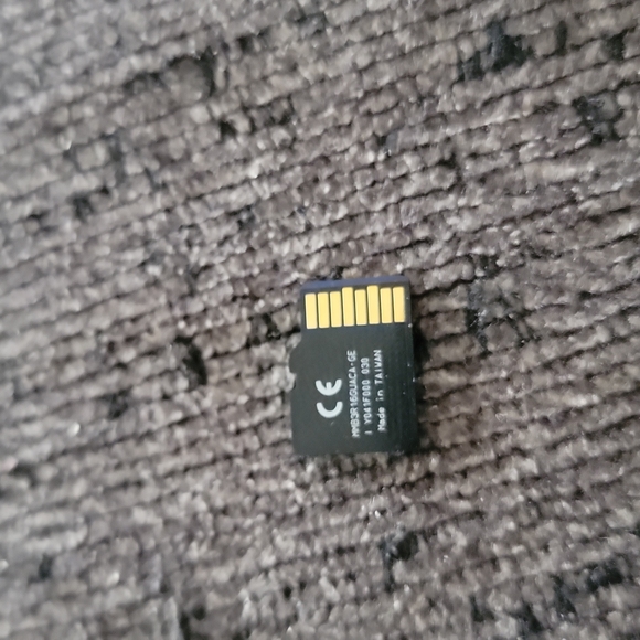 Samsung 16 GB micro SD card - Picture 2 of 2